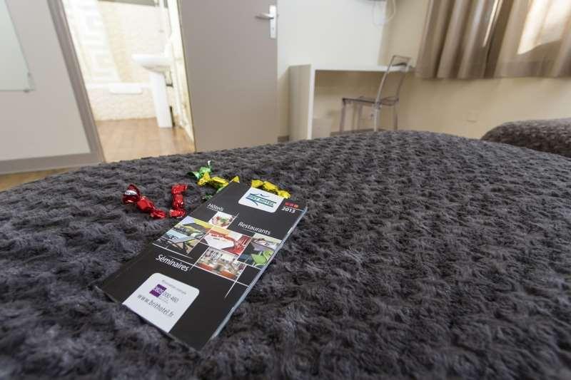 Brit Hotel Du Parc Niort Centre-Parking Gratuit Δωμάτιο φωτογραφία