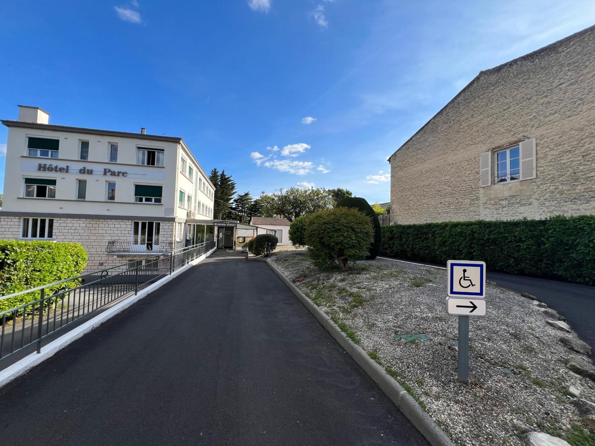 Brit Hotel Du Parc Niort Centre-Parking Gratuit Εξωτερικό φωτογραφία