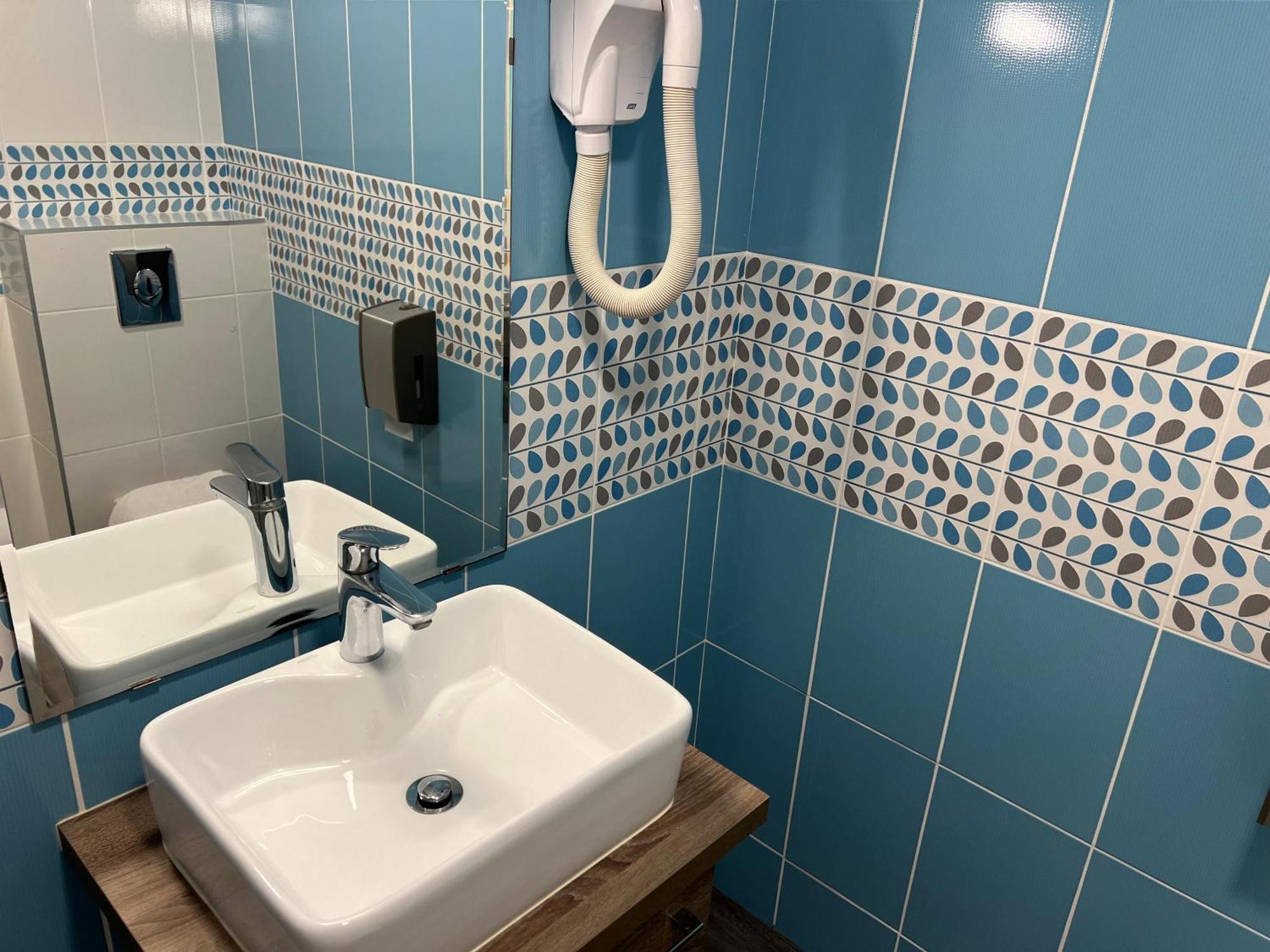 Brit Hotel Du Parc Niort Centre-Parking Gratuit Εξωτερικό φωτογραφία