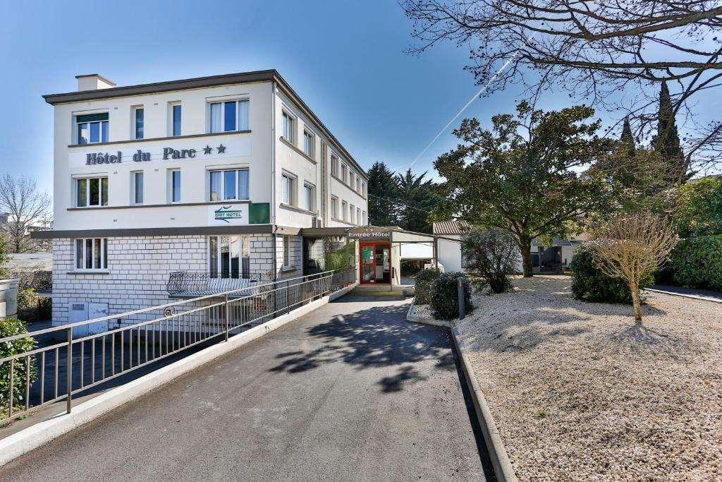 Brit Hotel Du Parc Niort Centre-Parking Gratuit Εξωτερικό φωτογραφία