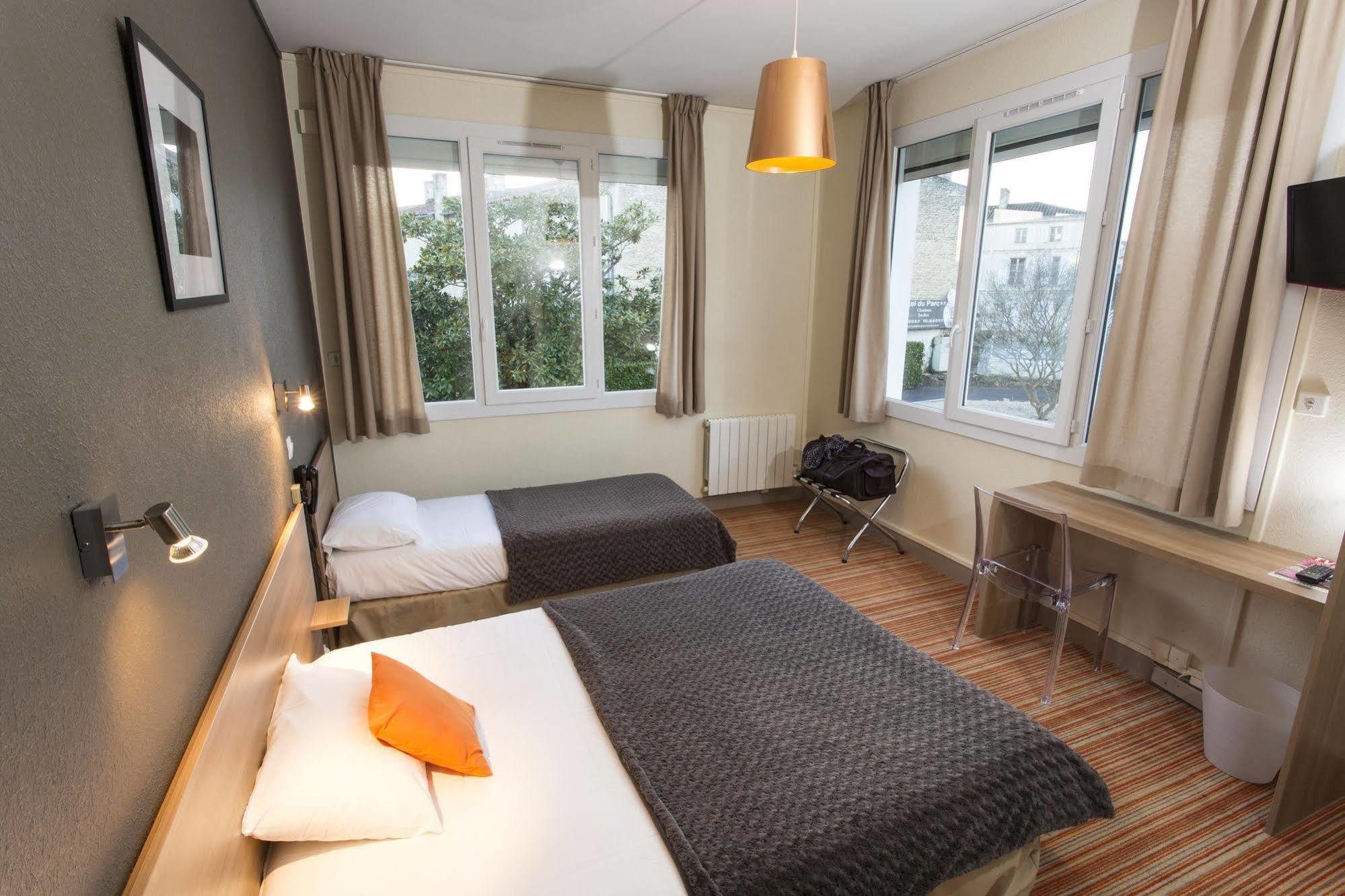 Brit Hotel Du Parc Niort Centre-Parking Gratuit Εξωτερικό φωτογραφία