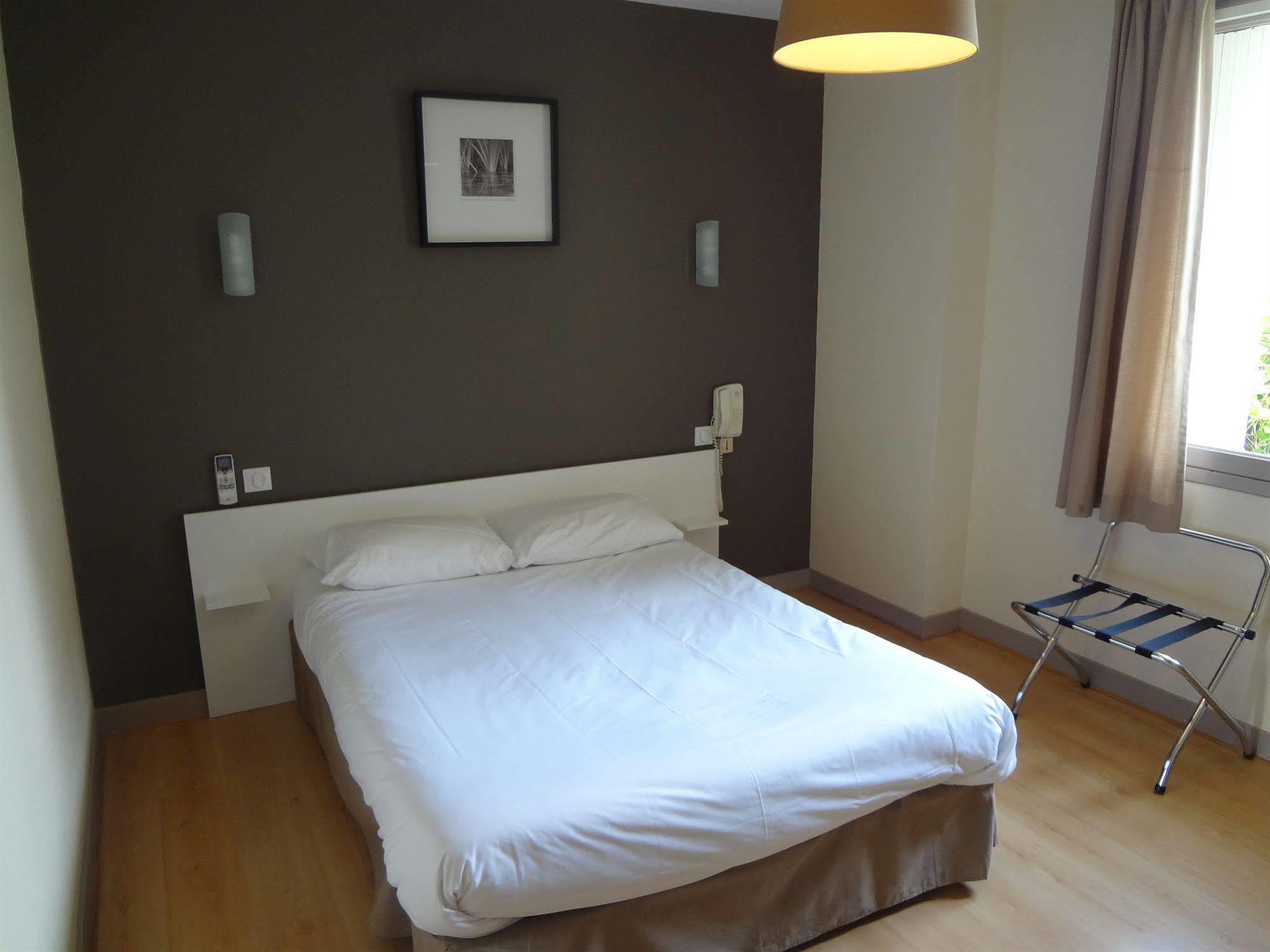 Brit Hotel Du Parc Niort Centre-Parking Gratuit Εξωτερικό φωτογραφία